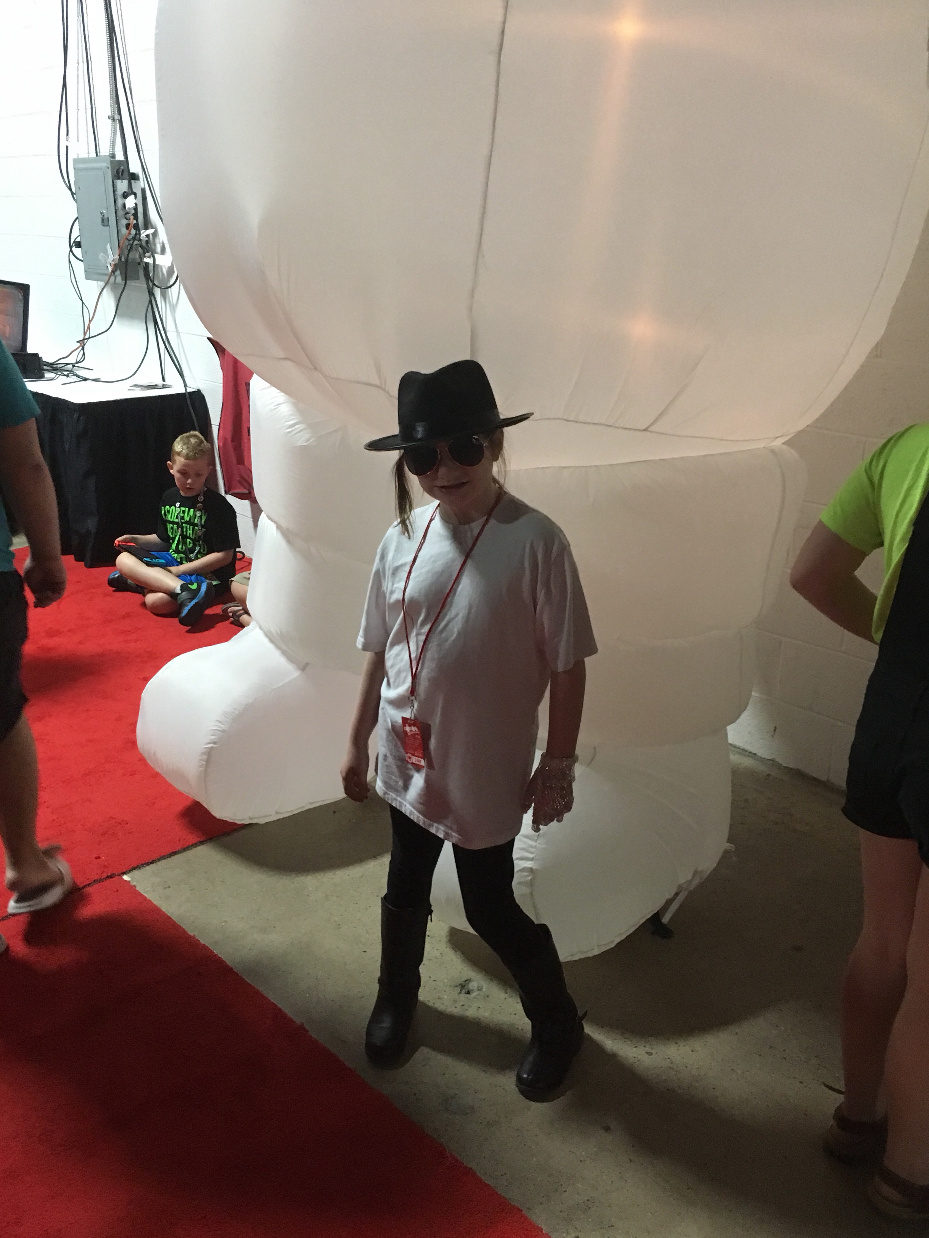 Michael Jackson cosplay too many games