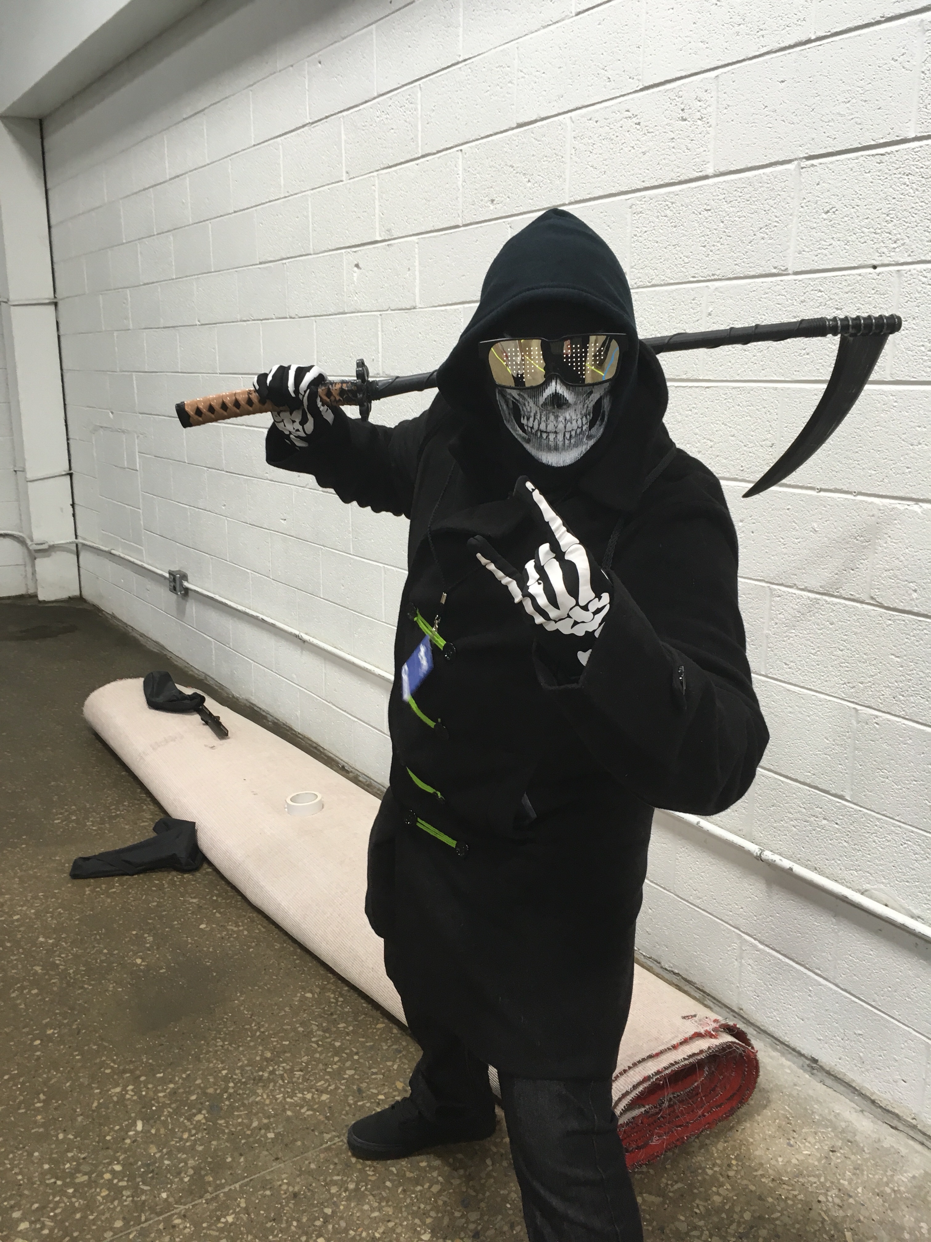 Let It Die cosplay too many games